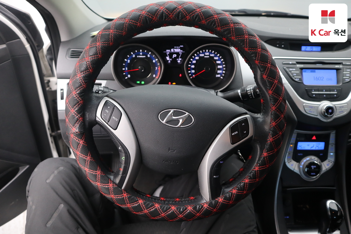 Hyundai Elantra 2011 - Image 10