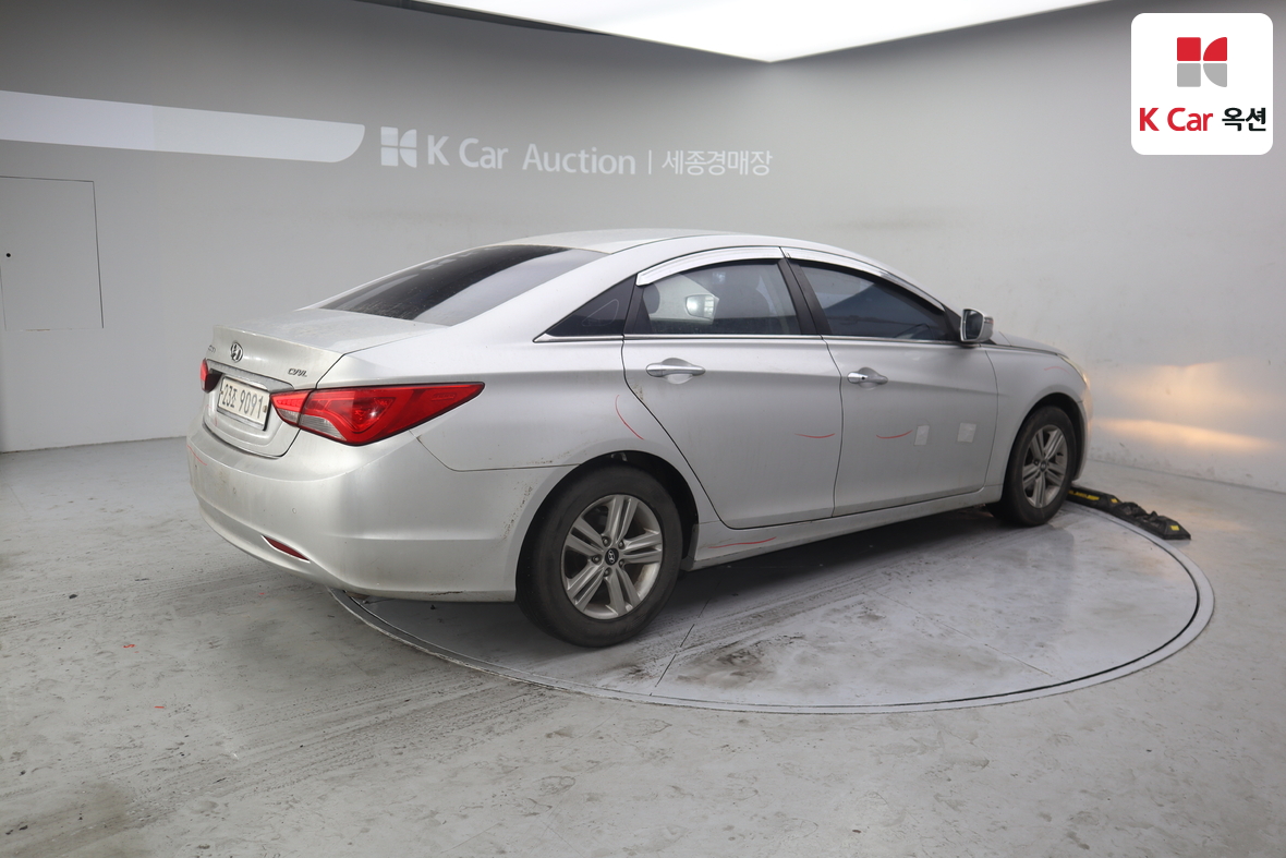 Hyundai Sonata 2013 - Image 2