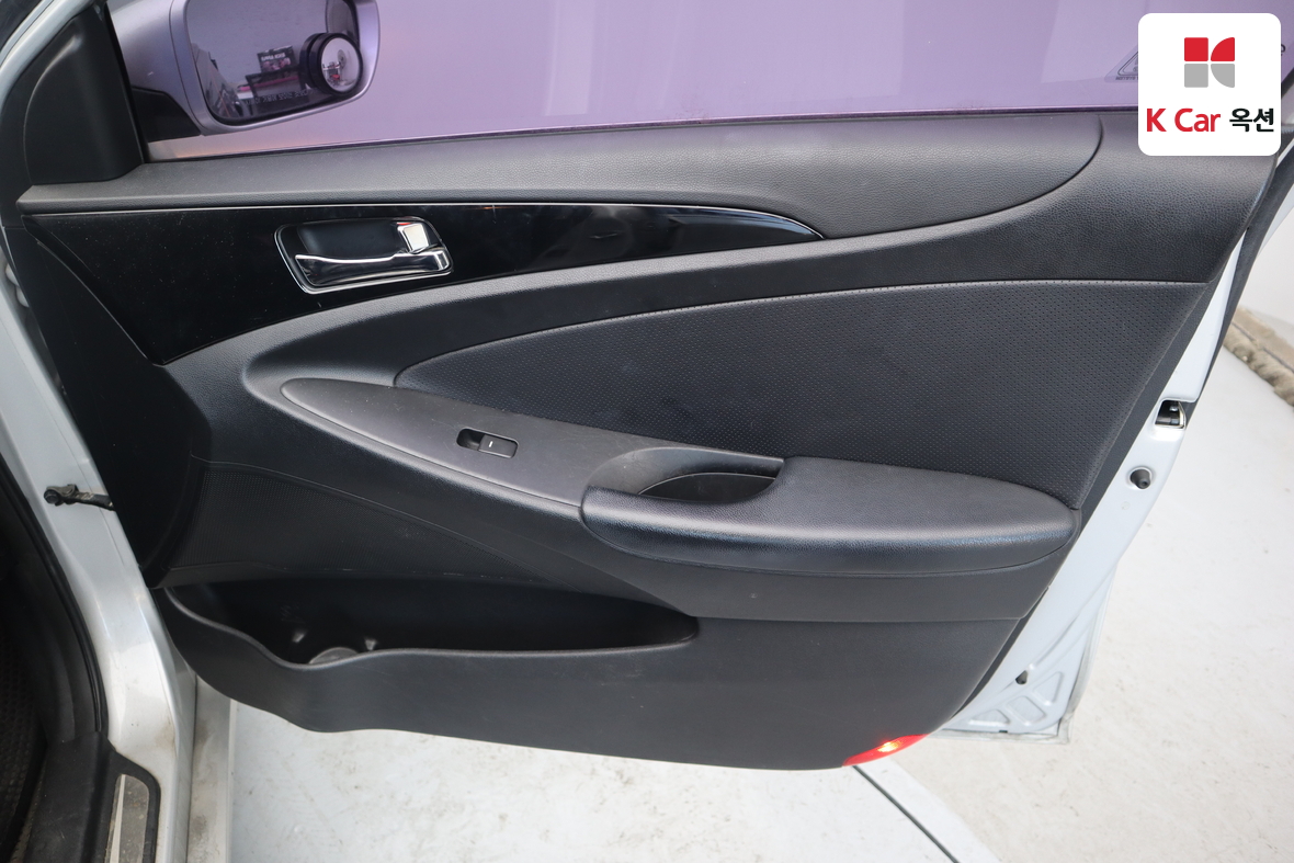 Hyundai Sonata 2010 - Image 28