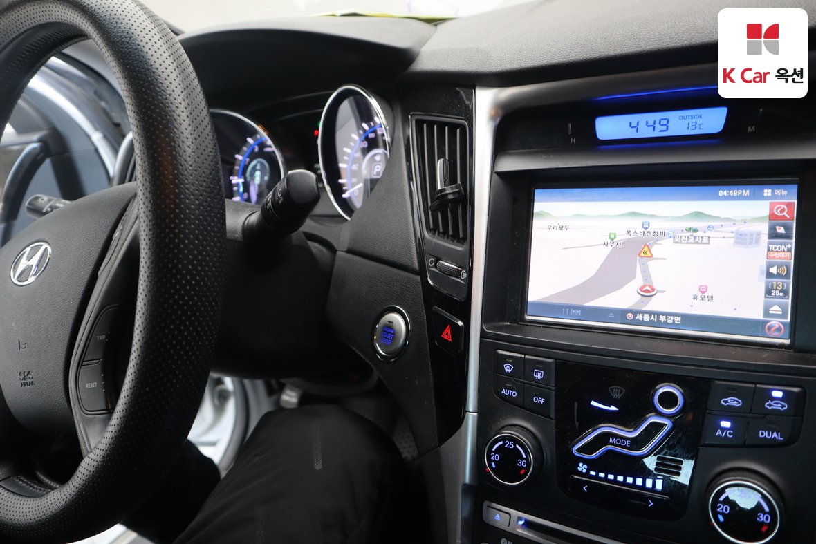 Hyundai Sonata 2010 - Image 11