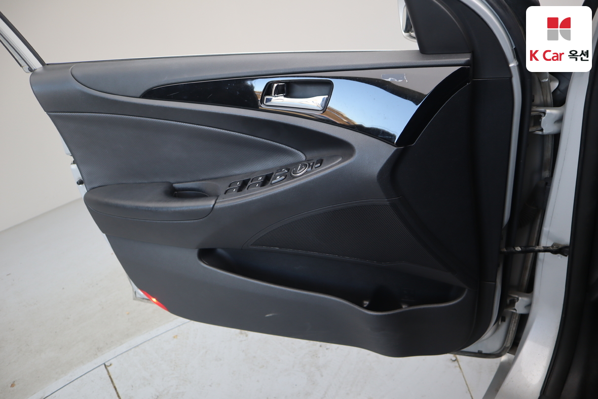 Hyundai Sonata 2010 - Image 8