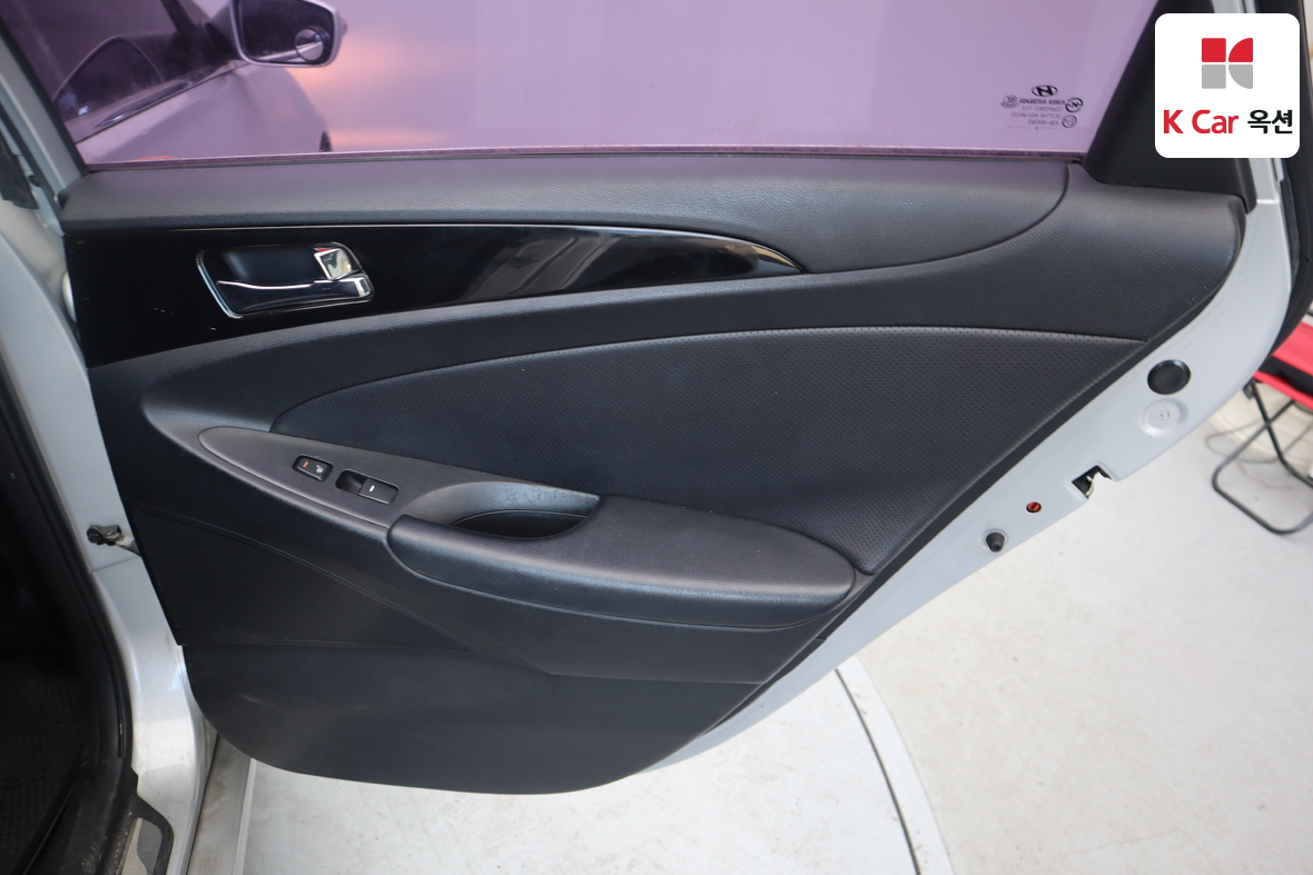 Hyundai Sonata 2010 - Image 26