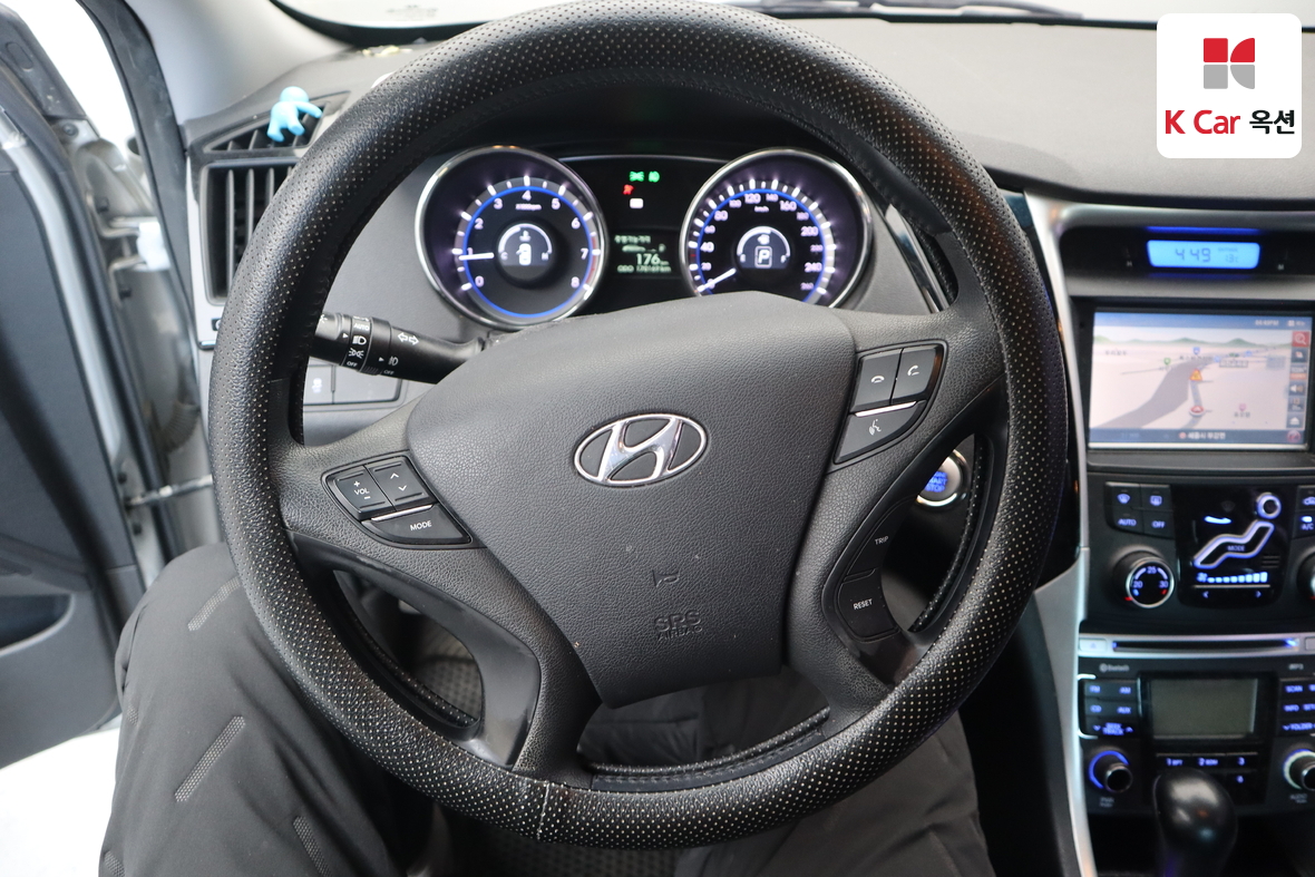 Hyundai Sonata 2010 - Image 10