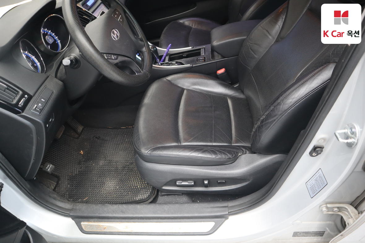 Hyundai Sonata 2010 - Image 20