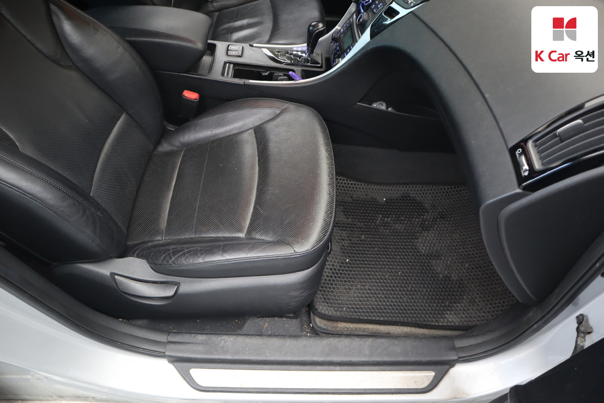 Hyundai Sonata 2010 - Image 29