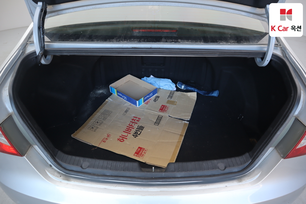 Hyundai Sonata 2010 - Image 25