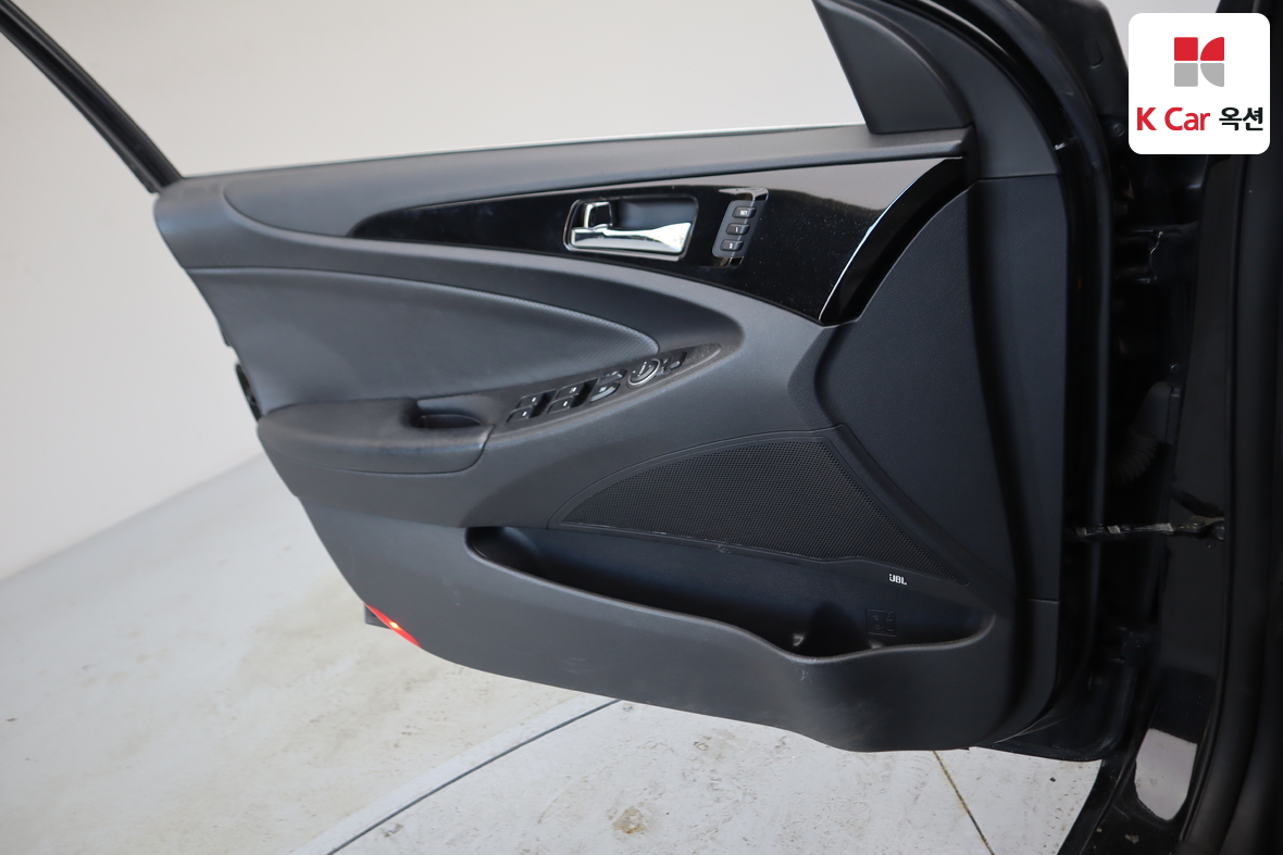 Hyundai Sonata 2011 - Image 8