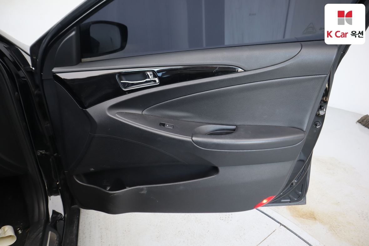 Hyundai Sonata 2011 - Image 28