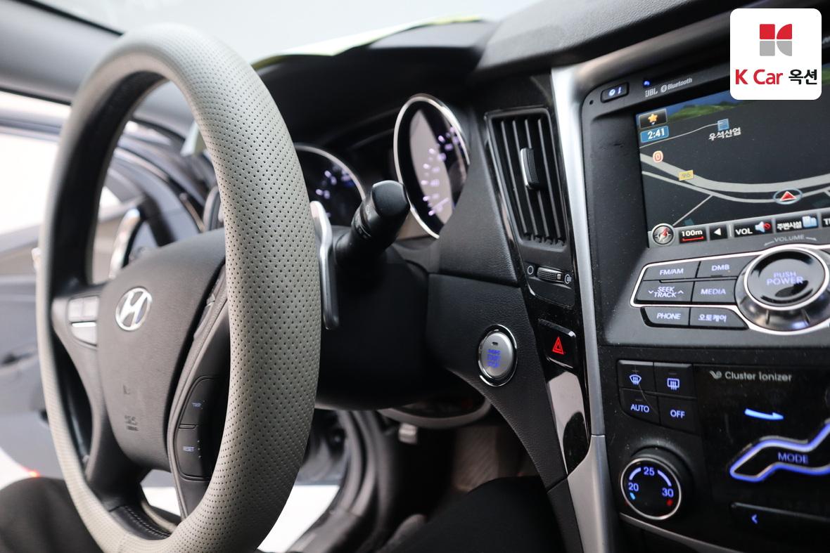 Hyundai Sonata 2011 - Image 11