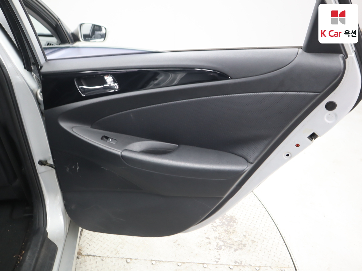 هيونداي سوناتا 2010 - صورة 25