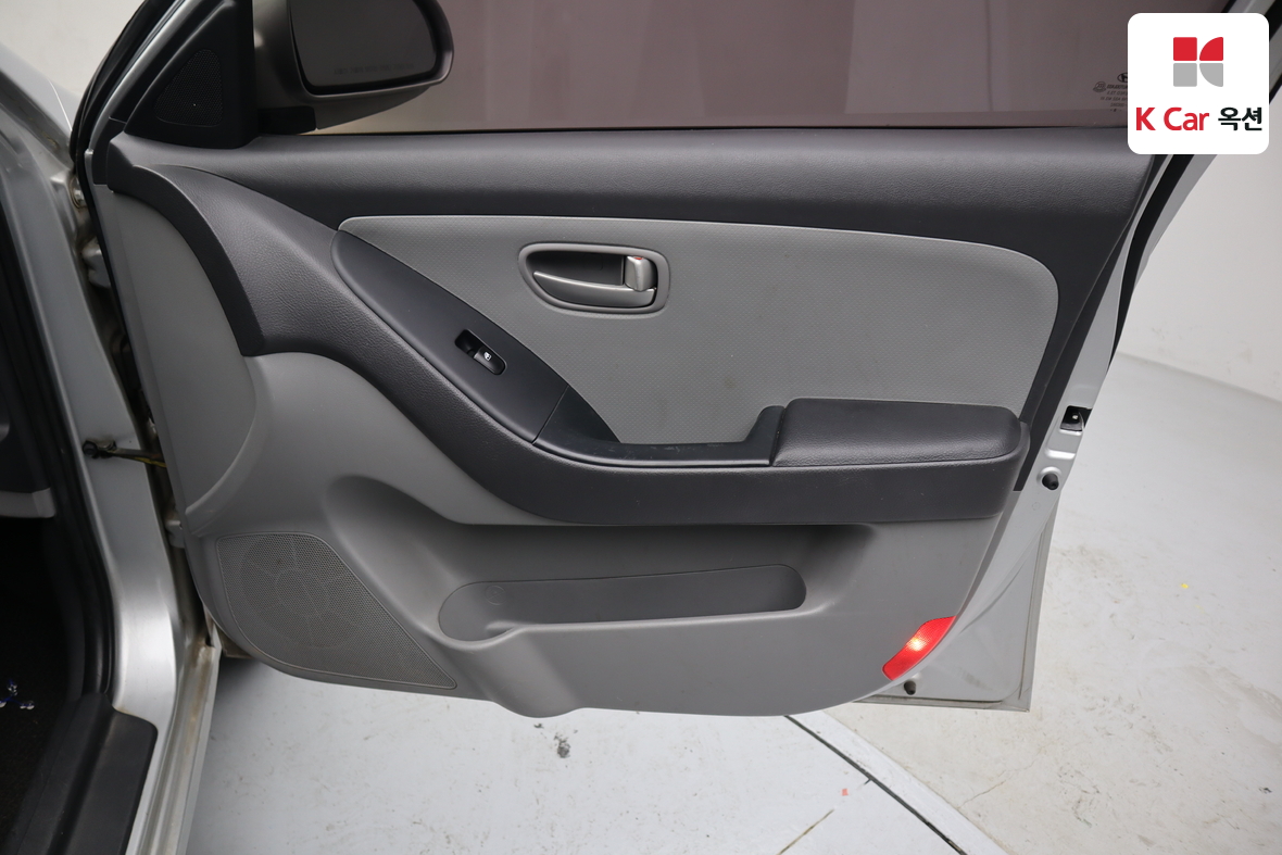 Hyundai Elantra 2009 - Image 27