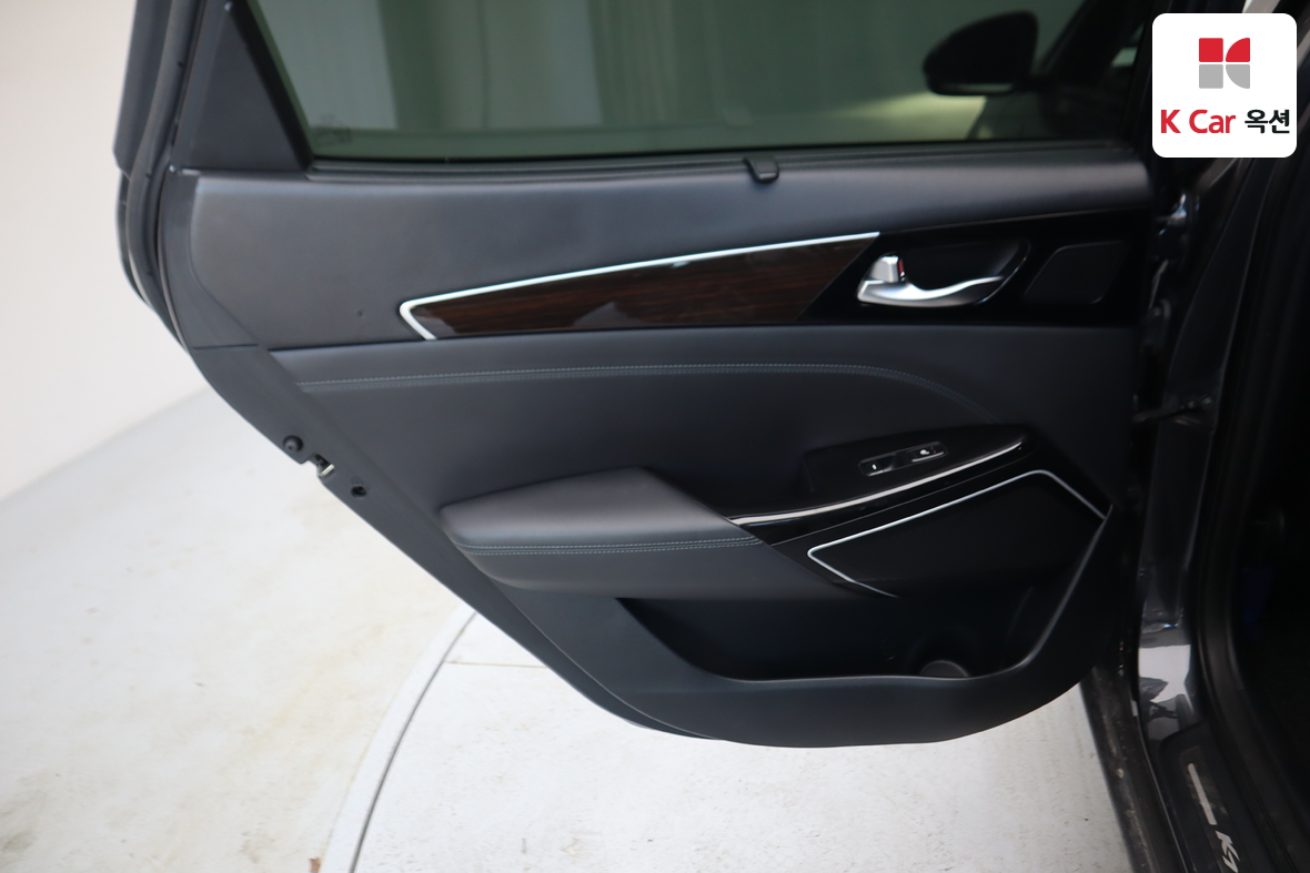 Kia K7 2019 - Image 21