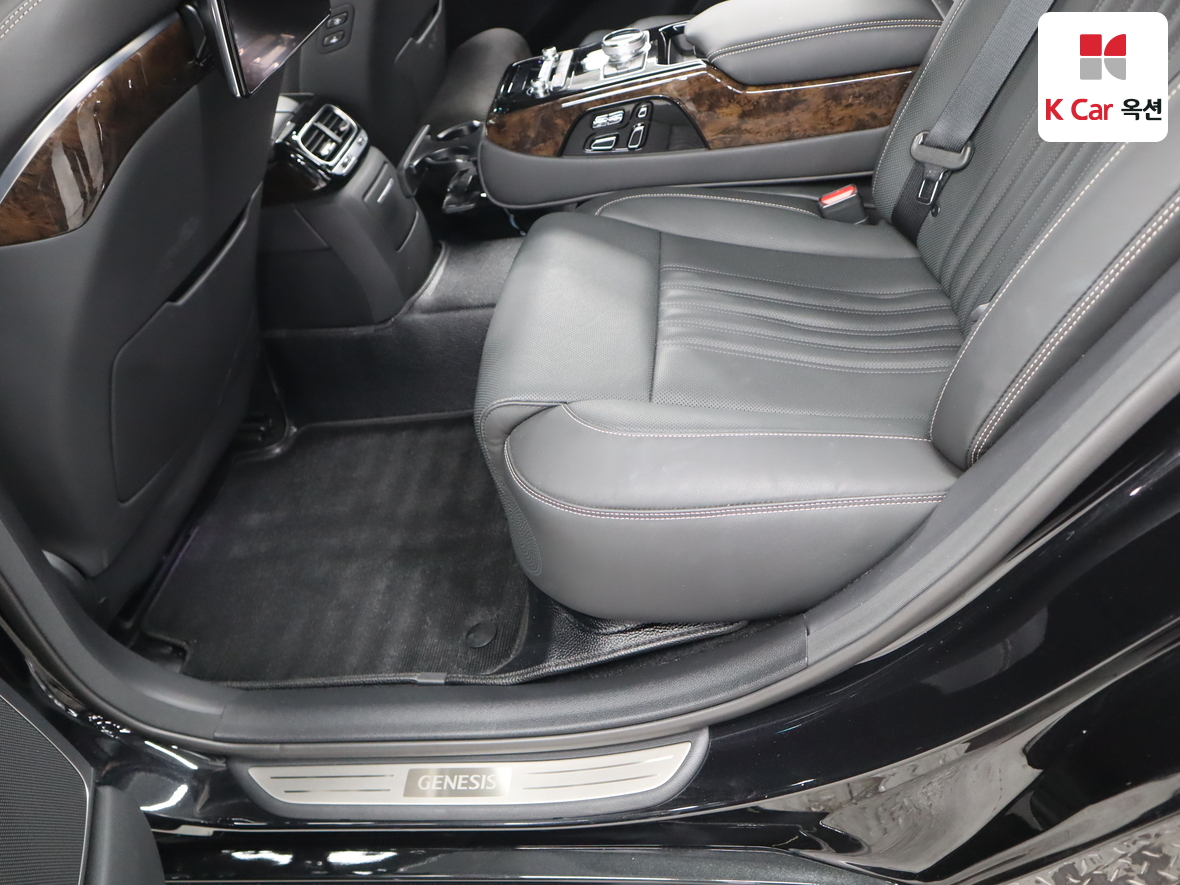جينيسيس G90 2021 - صورة 23
