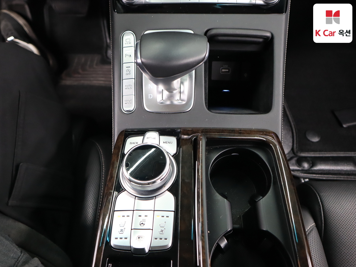 جينيسيس G90 2021 - صورة 16