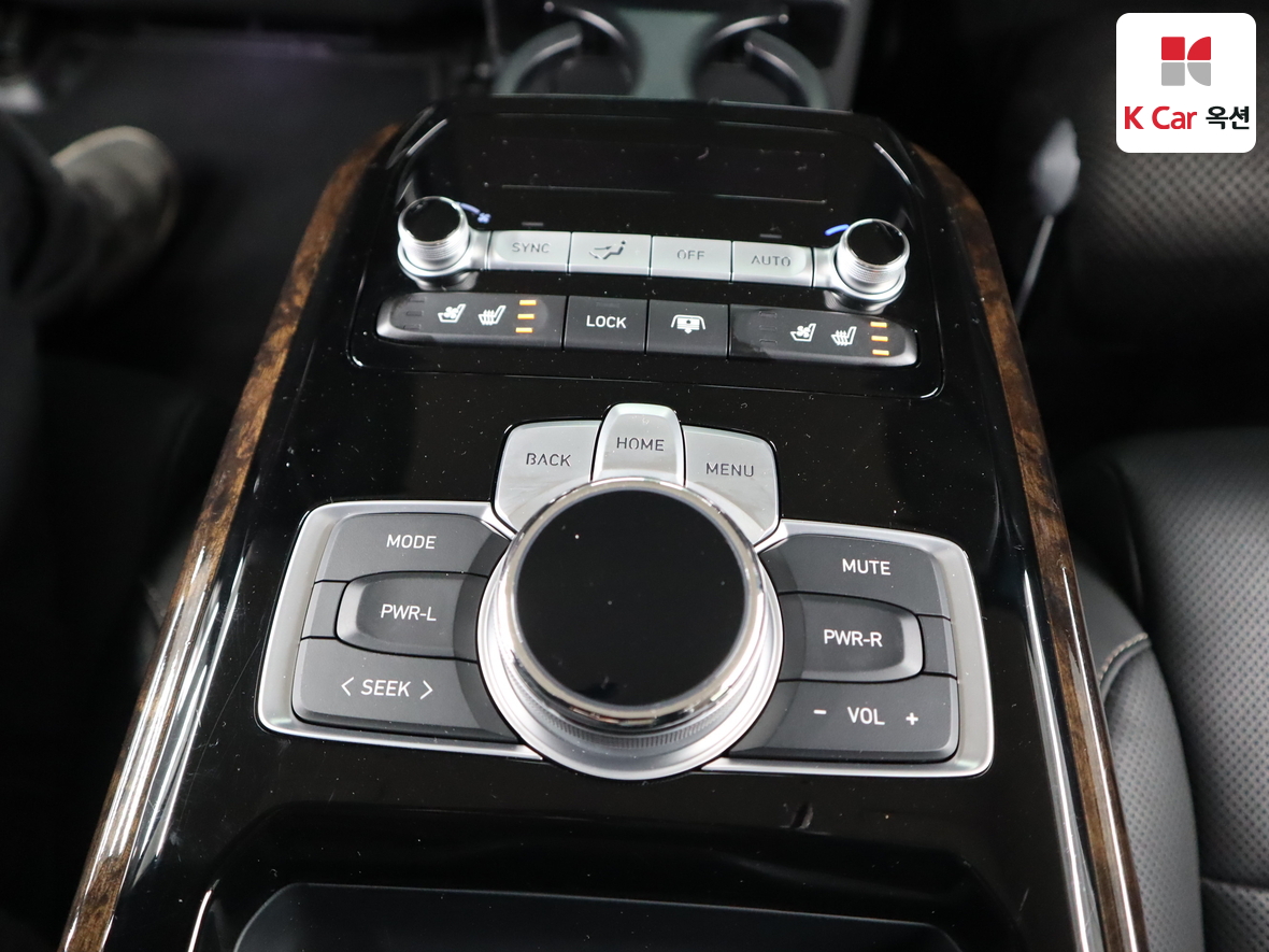 جينيسيس G90 2021 - صورة 24