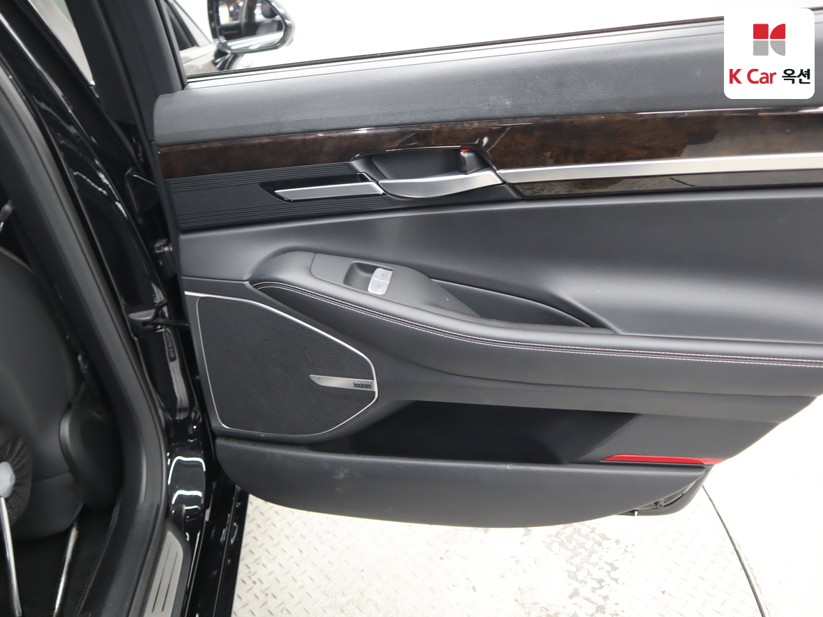 جينيسيس G90 2021 - صورة 29