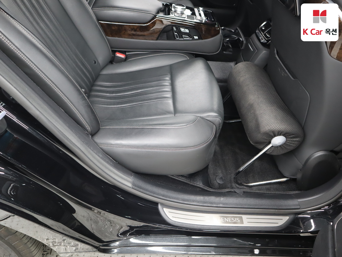 جينيسيس G90 2021 - صورة 30