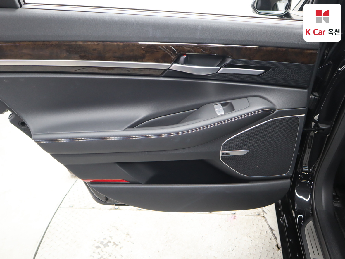 جينيسيس G90 2021 - صورة 22