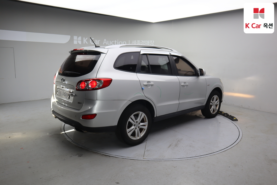 Hyundai Santa Fe 2010 - Image 2