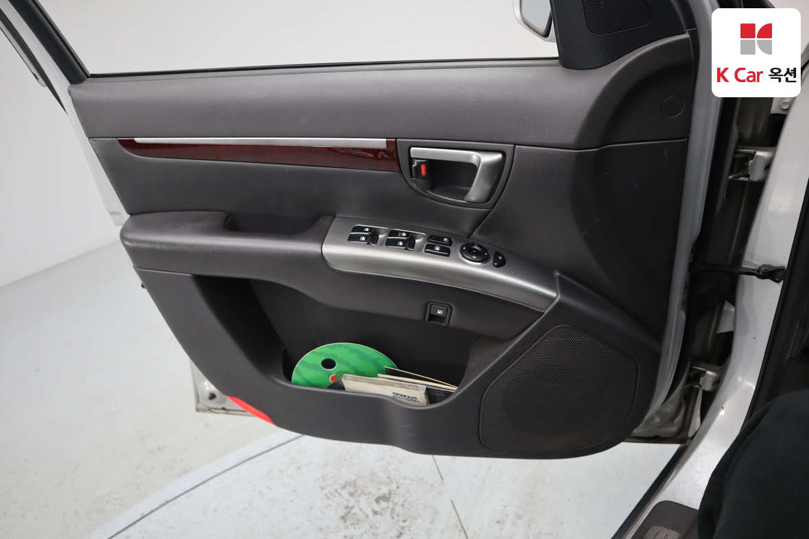 Hyundai Santa Fe 2010 - Image 8