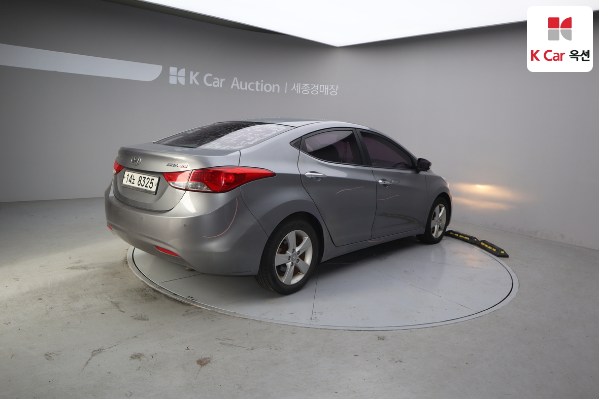 Hyundai Elantra 2012 - Image 2