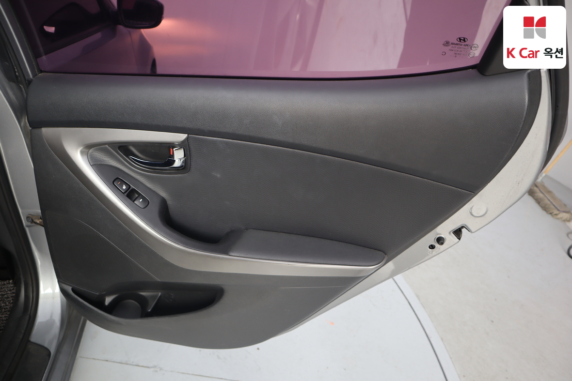Hyundai Elantra 2012 - Image 25