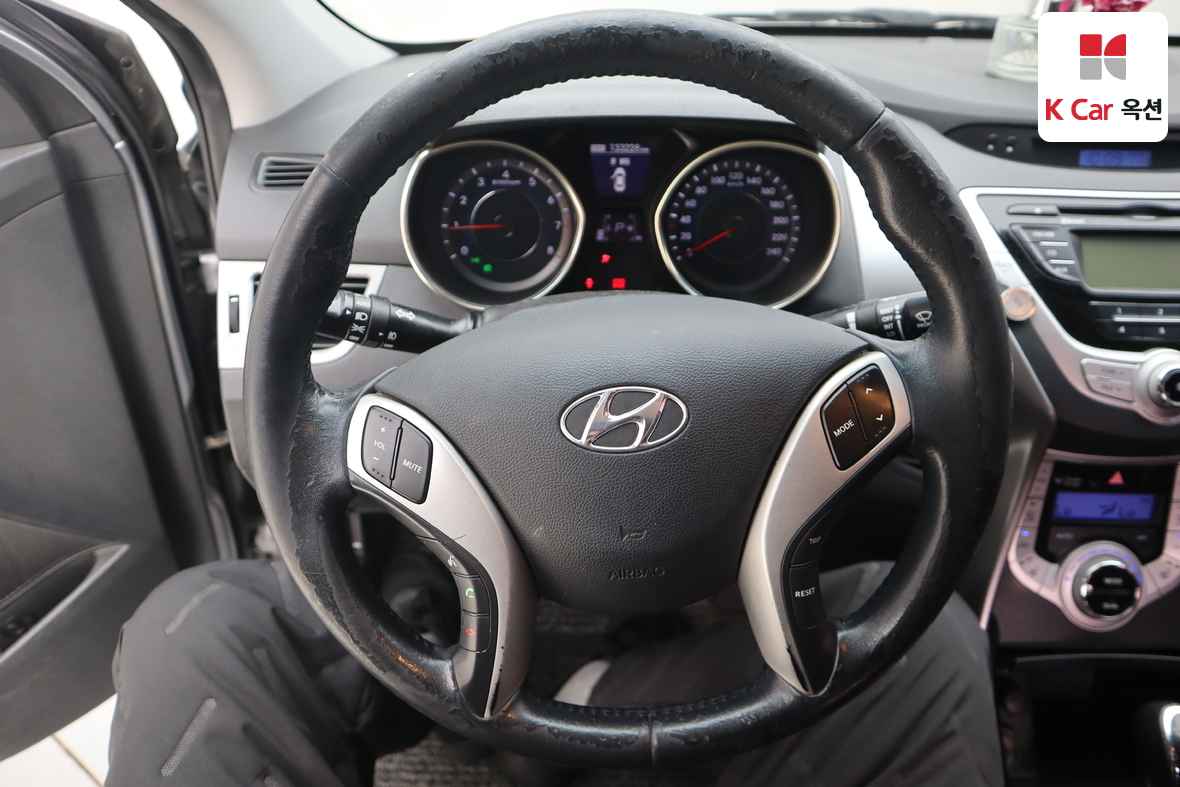 Hyundai Elantra 2012 - Image 10