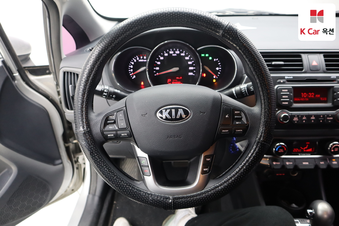 Kia Pride 2013 - Image 10