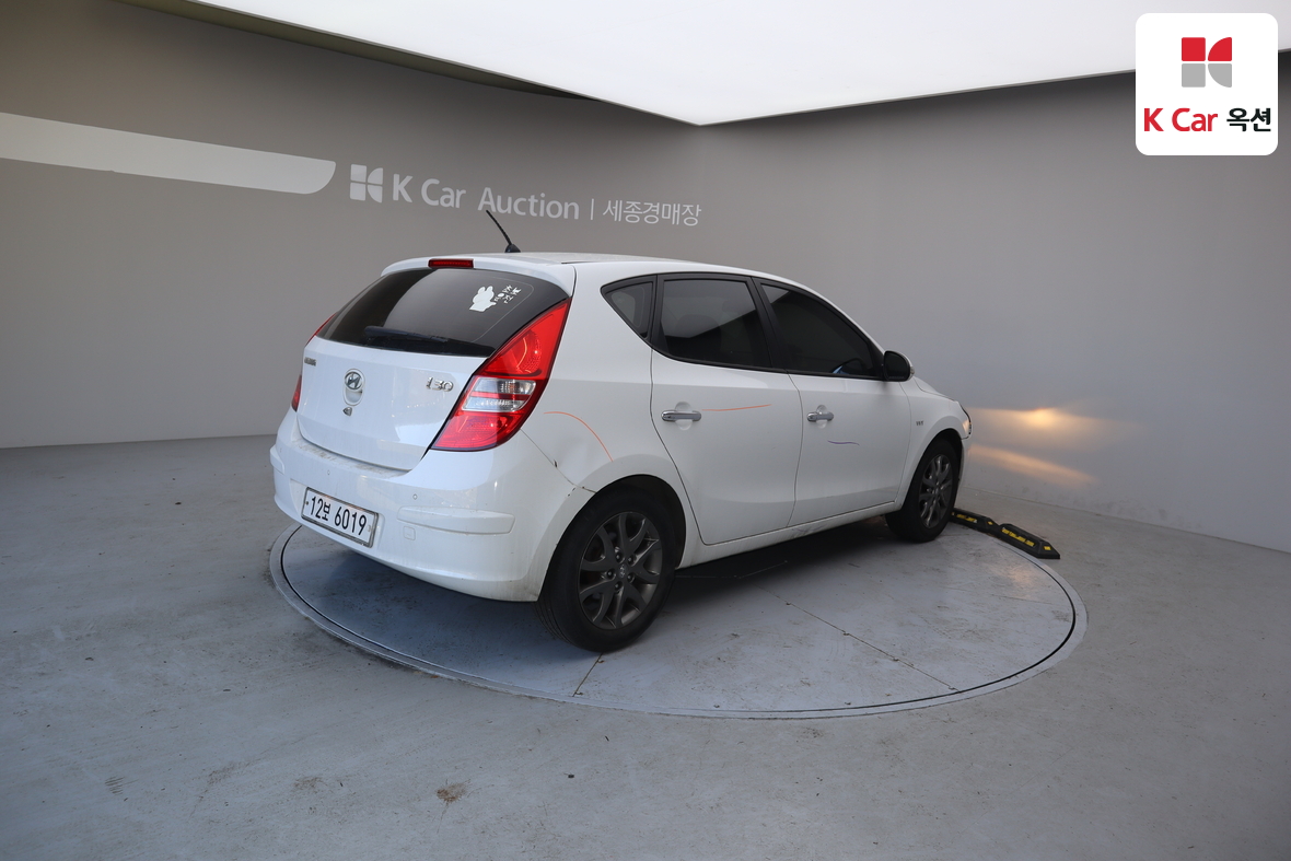 Hyundai i30 2011 - Image 2