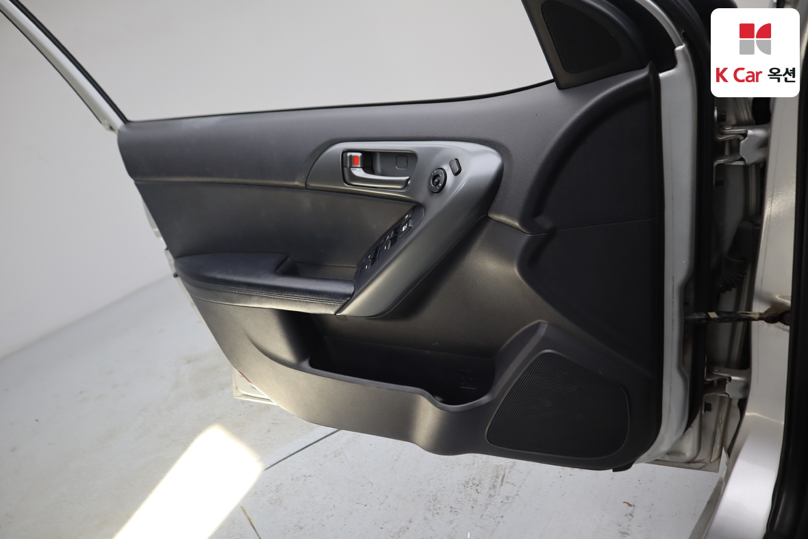 كيا فورتي 2012 - صورة 8