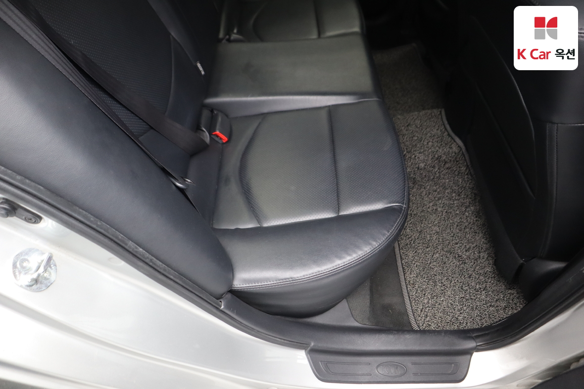 كيا فورتي 2012 - صورة 25