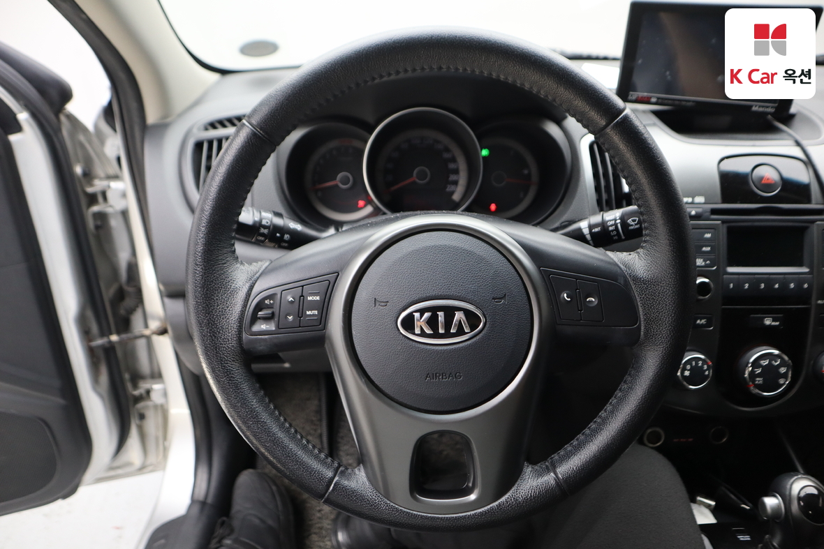 كيا فورتي 2012 - صورة 10