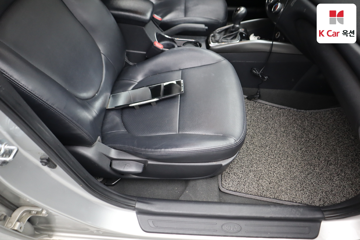 كيا فورتي 2012 - صورة 27