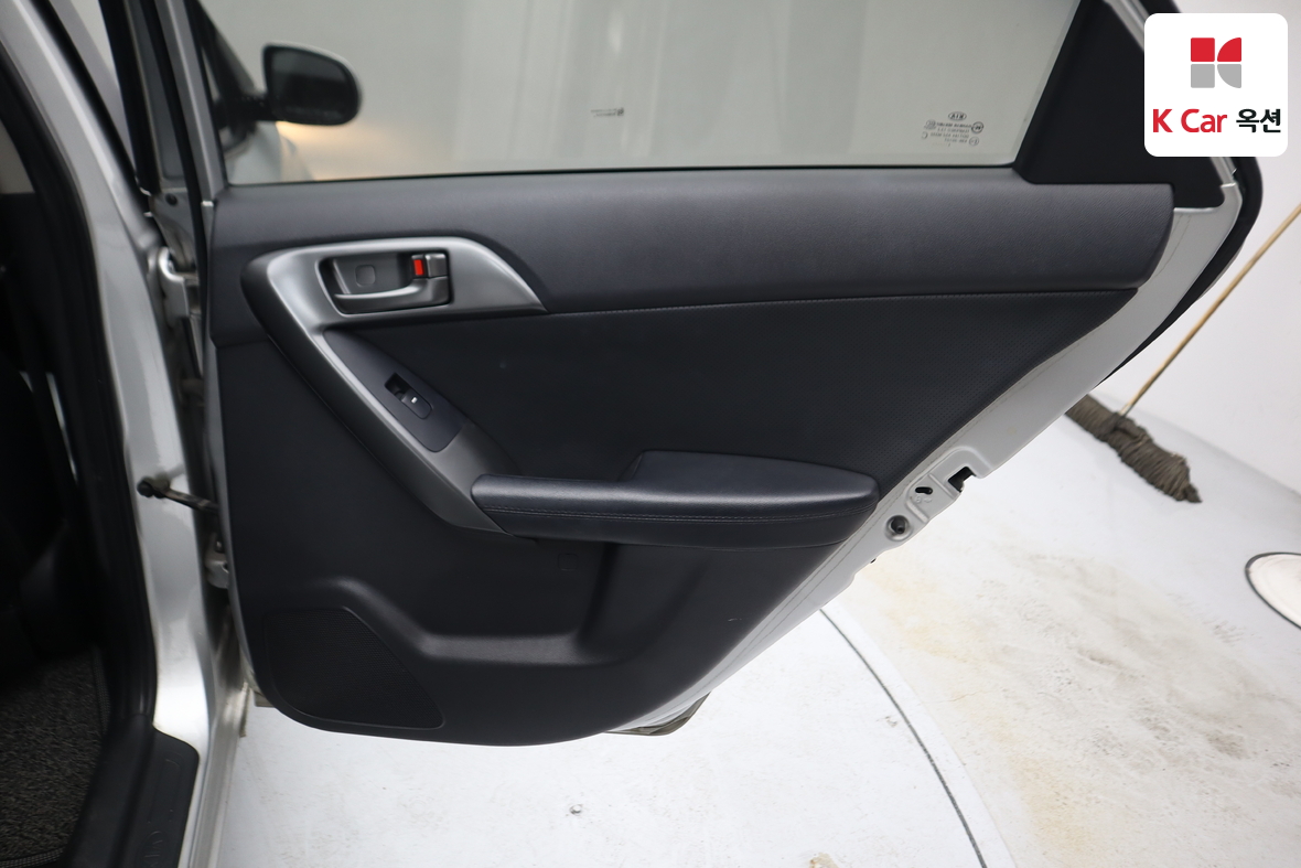 كيا فورتي 2012 - صورة 24