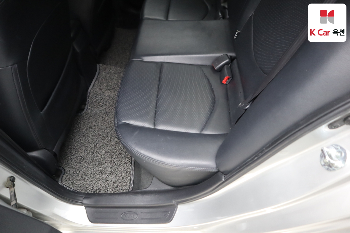 كيا فورتي 2012 - صورة 21