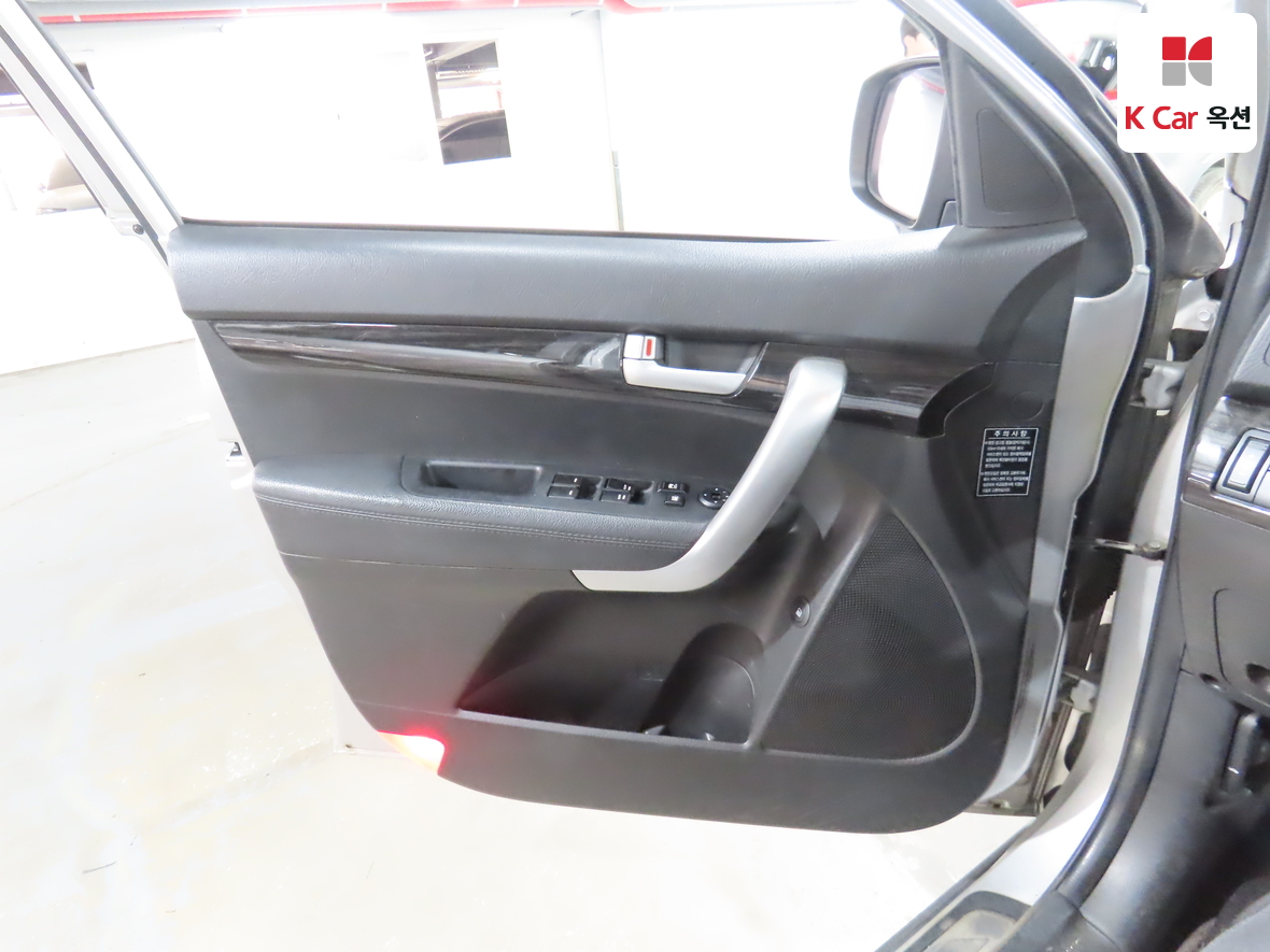 كيا سورينتو 2011 - صورة 8