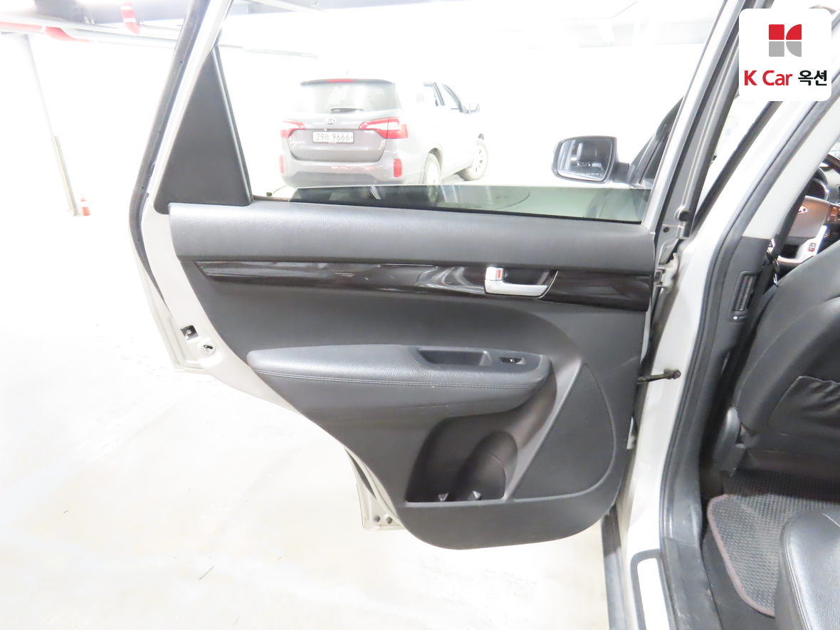 كيا سورينتو 2011 - صورة 23