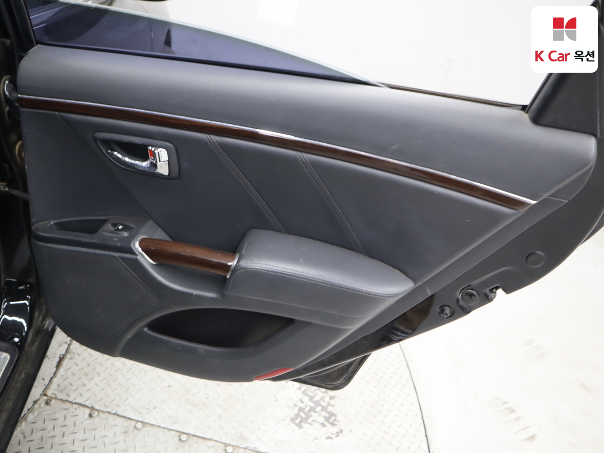 Hyundai Grandeur 2010 - Image 26