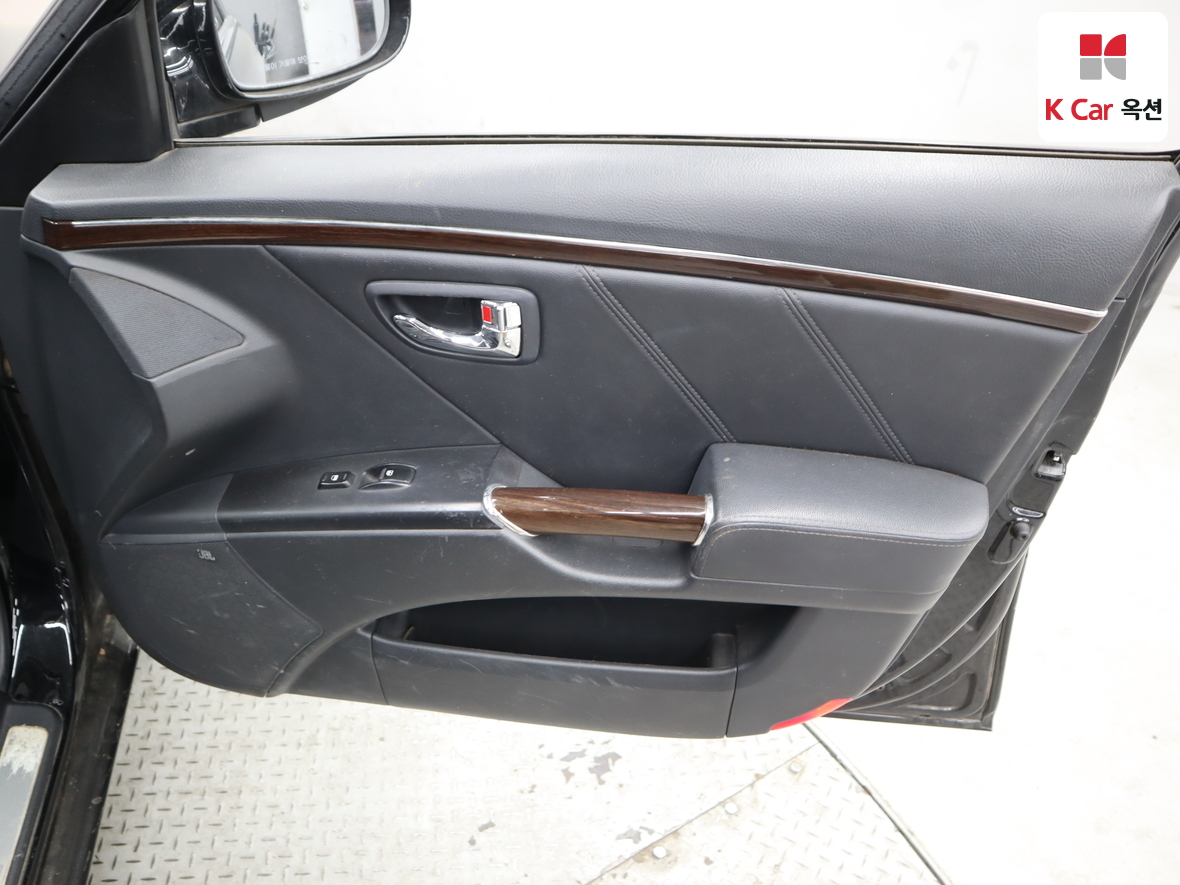 Hyundai Grandeur 2010 - Image 28