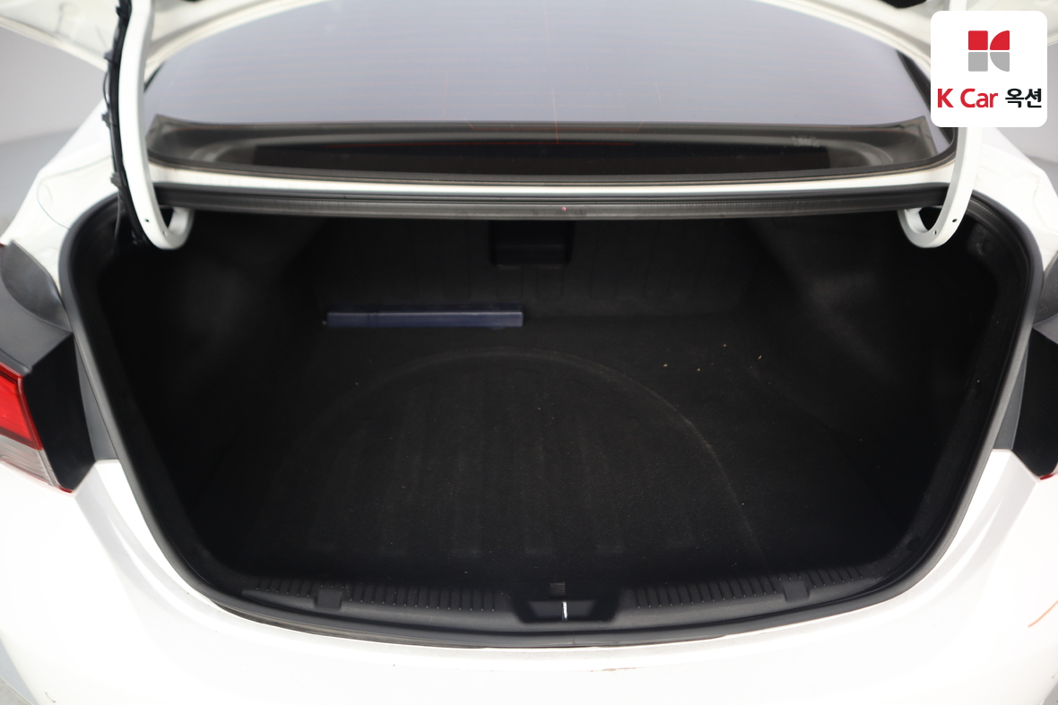 Hyundai Elantra 2015 - Image 24