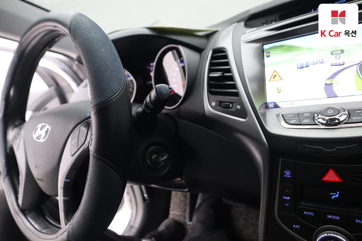 Hyundai Elantra 2015 - Image 11