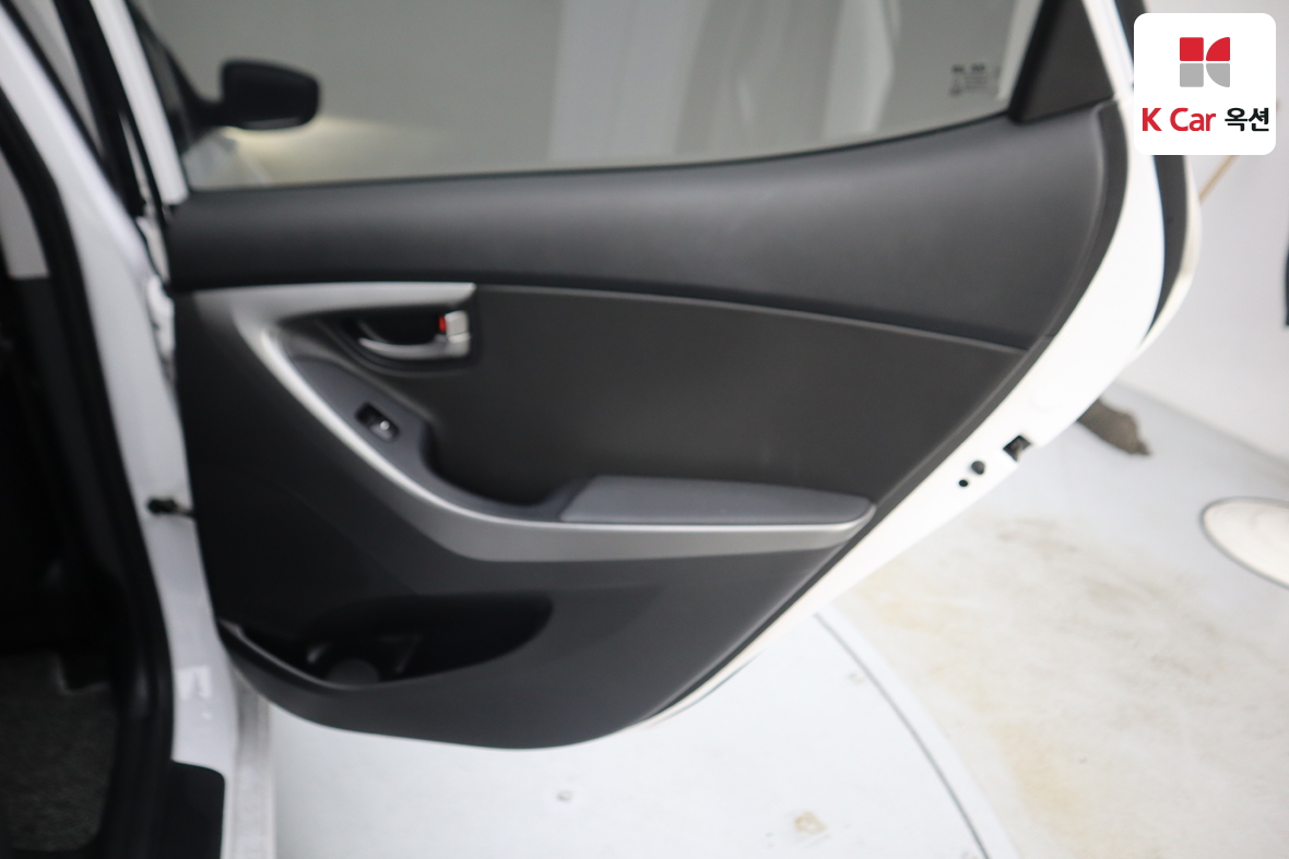 Hyundai Elantra 2015 - Image 25