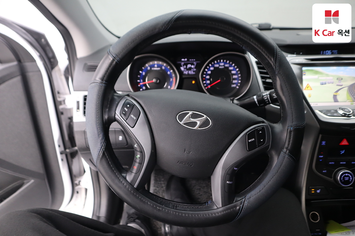 Hyundai Elantra 2015 - Image 10