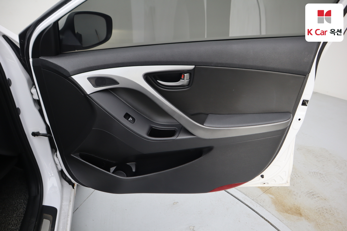 Hyundai Elantra 2015 - Image 27