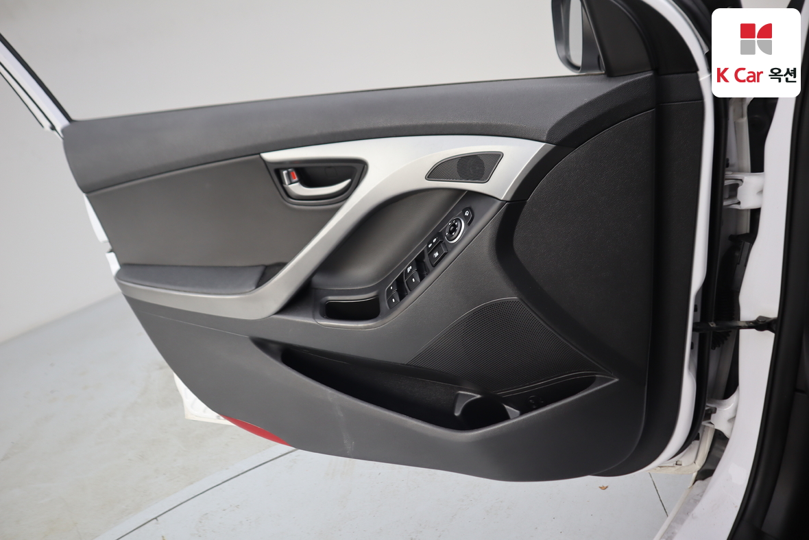 Hyundai Elantra 2015 - Image 8