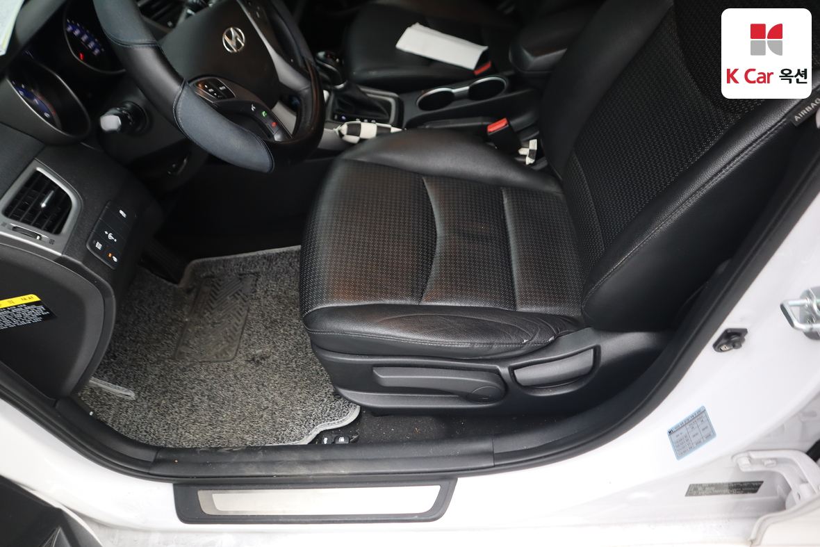 Hyundai Elantra 2015 - Image 19