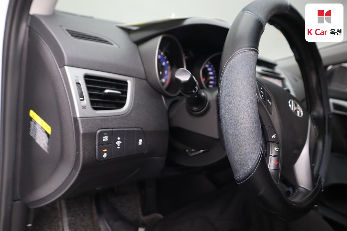 Hyundai Elantra 2015 - Image 9