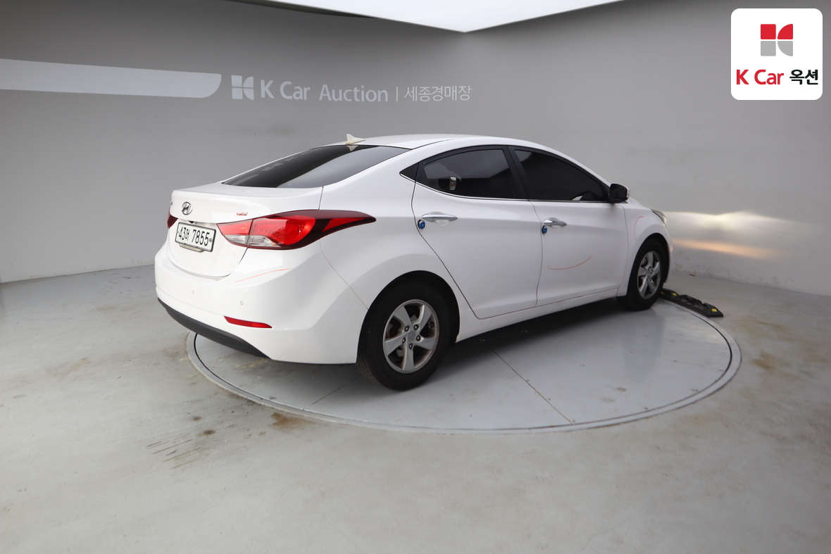 Hyundai Elantra 2015 - Image 2