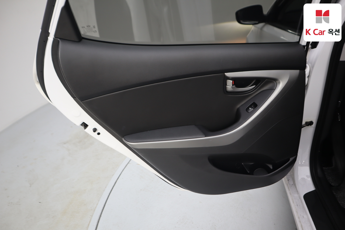 Hyundai Elantra 2015 - Image 21