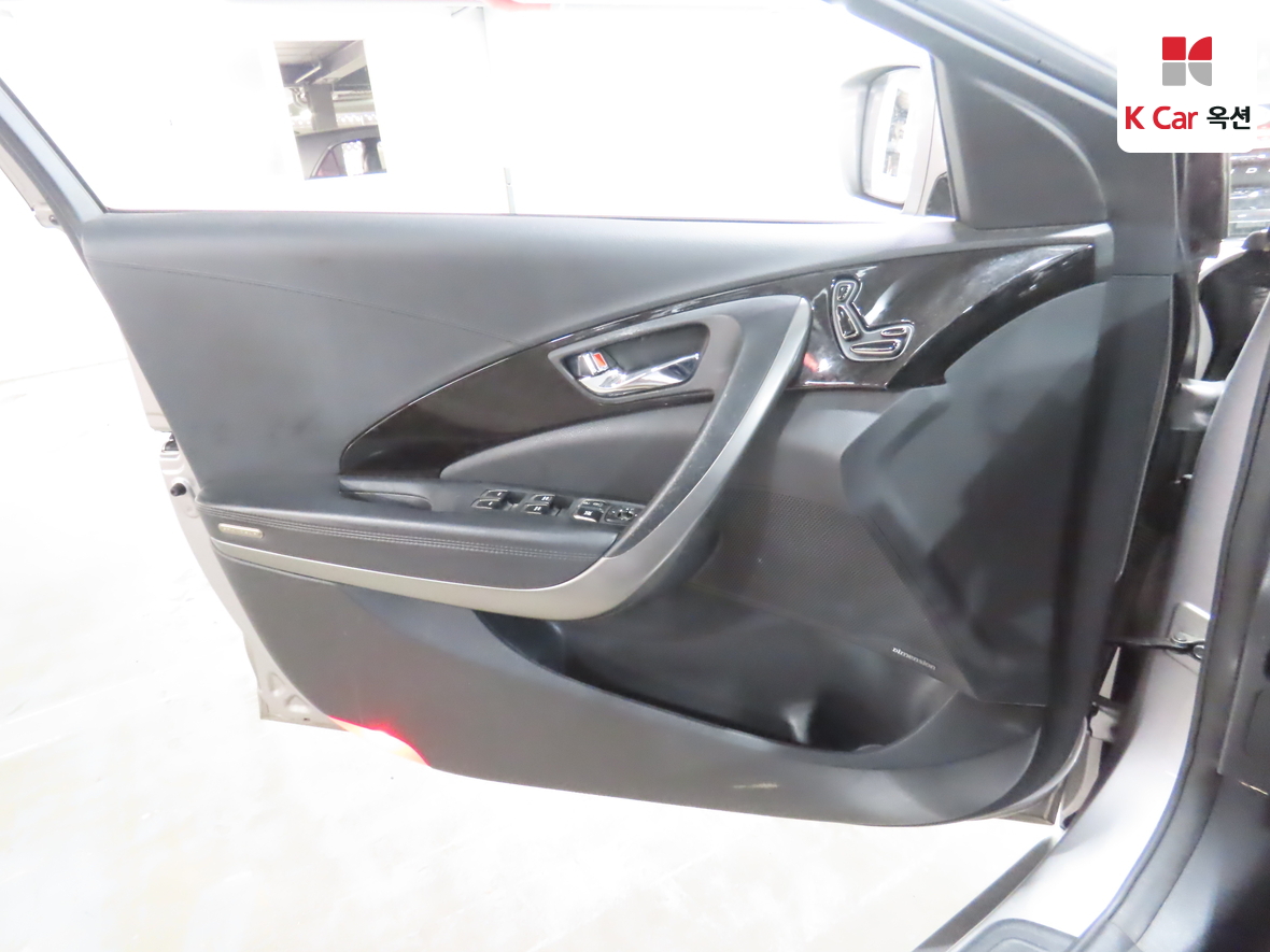 Hyundai AZERA 2011 - Image 8